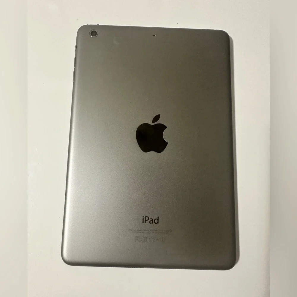 Apple Silver iPad Mini Stunning Display Tablet 2nd Generation 16gb